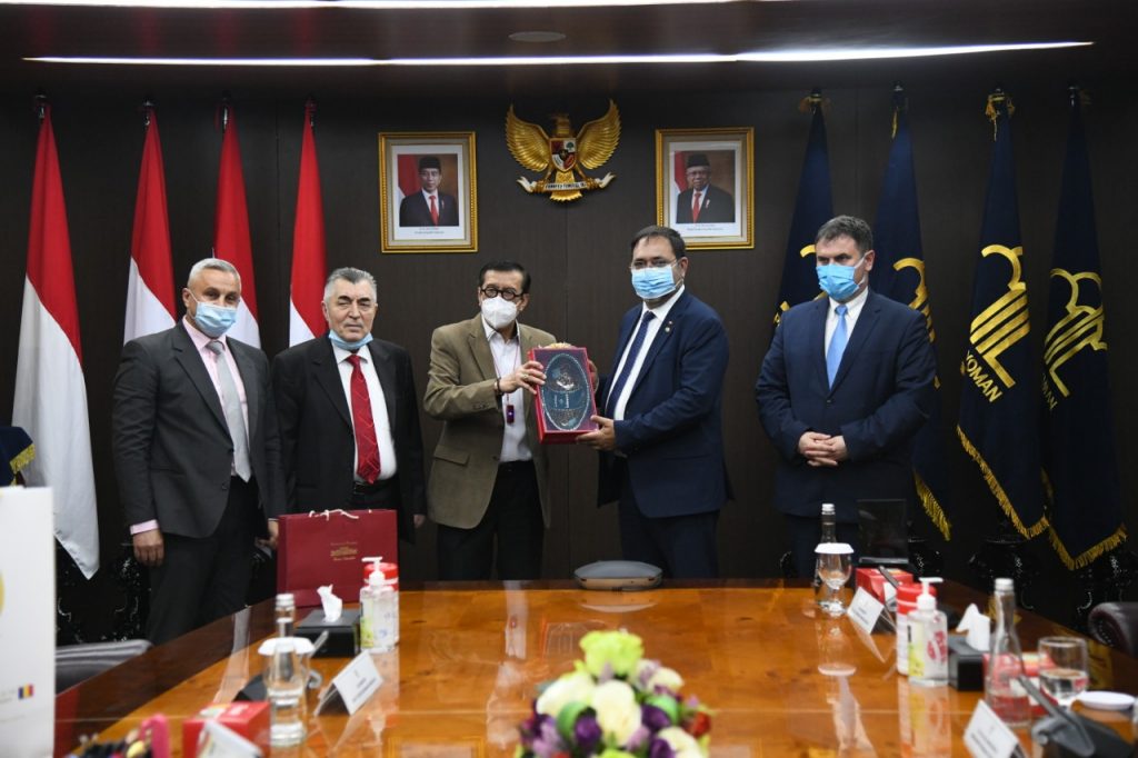 Menteri Hukum dan Hak Asasi Manusia (Menkumham) Yasonna H. Laoly, menerima kunjungan kehormatan Duta Besar (Dubes) Rumania untuk Indonesia, Dan Balanescu.