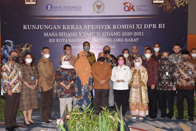 Tim Kunjungan Kerja Spesifik Komisi XI DPR RI dengan perwakilan BI, OJK, Himbara, dan UMKM binaan BI di Bandung, Jumat (4/6/2021).  (Ist)