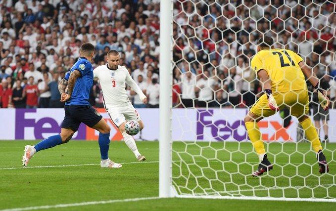 Gol cepat Shaw menit kedua membuat Inggris memimpin 1-0 atas Italia di final Piala Eropa 2020