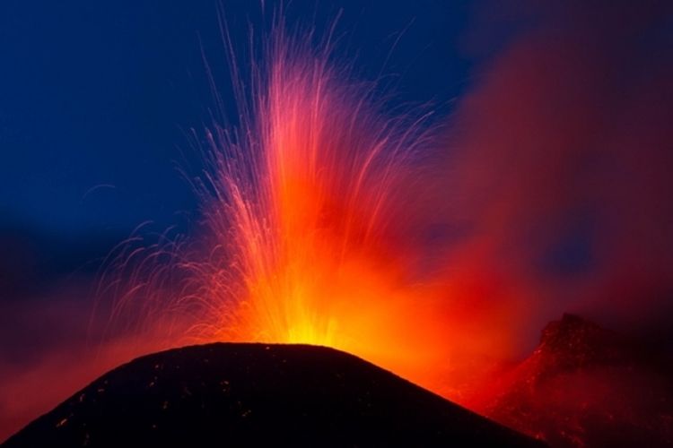 Penurunan seismik   menandai dimulainya fase ekstrusi magma Gunung Merapi.