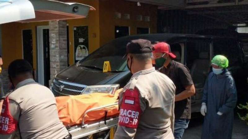 Polisi mulai mendapatkan titik terang terkait kasus penemuan jasad ibu dan anaknya di bagasi mobil mewah yang terparkir di dalam rumah di Subang, Jawa Barat