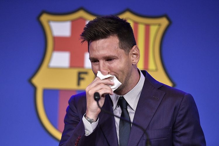 Lionel Messi tak henti menangis saat mengumumkan perpisahannya dengan klub Barcelona. (Ist).