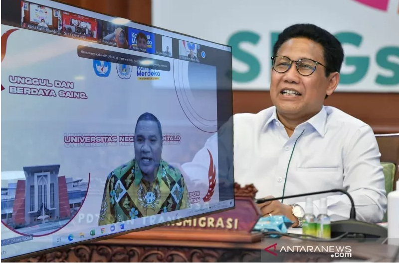 Mendes PDTT Abdul Halim Iskandar memberikan arahan secara virtual dalam Kegiatan Pelepasan KKN dan Kuliah Umum Tahun 2021 Universitas Negeri Gorontalo. (Ant)