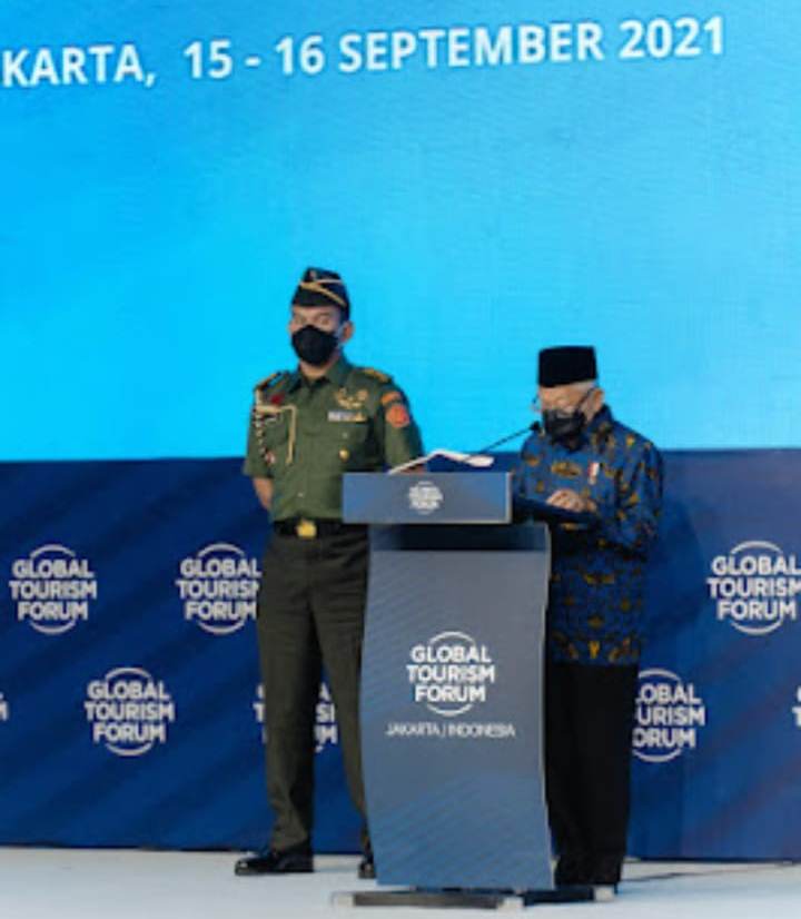 Wapres Ma'ruf Amin mengingatkan pentingnya peningkatan literasi masyarakat mengenai wisata halal