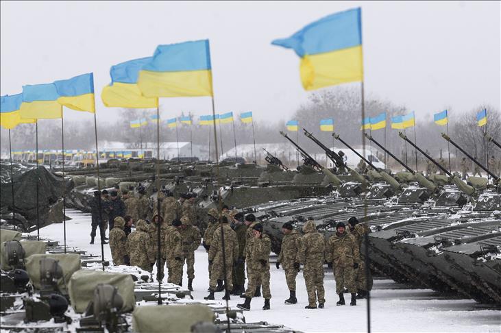 Ukraina, yang bukan anggota NATO, telah lama mencari hubungan yang lebih dekat dengan Barat dan militernya