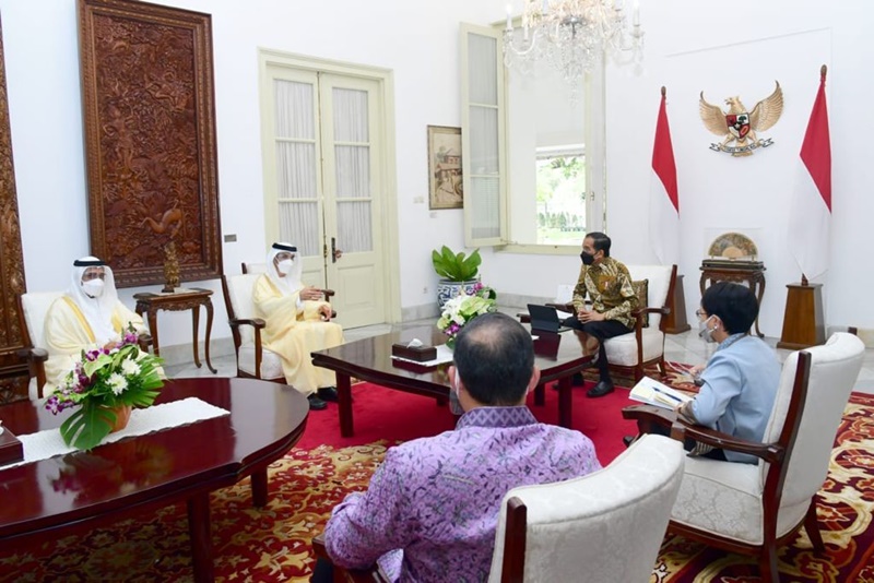Presiden Joko Widodo menerima kunjungan kehormatan Menteri Negara Urusan Perdagangan Luar Negeri Persatuan Emirat Arab, Thani bin Ahmed Al Zeyoudi, di Istana Merdeka, Jakarta. (Biro Pers Setpres).