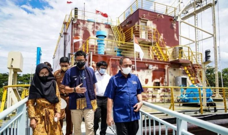 Menparekraf Sandiaga Uno saat meninjau wisata kapal PLTD Apung I di Banda Aceh, Selasa (19/10/2021)