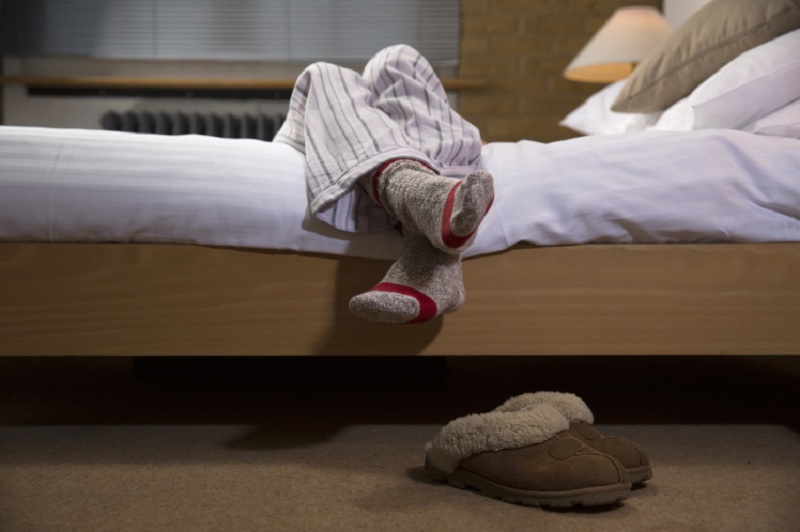 manfaat tidur menggunakan kaus kaki