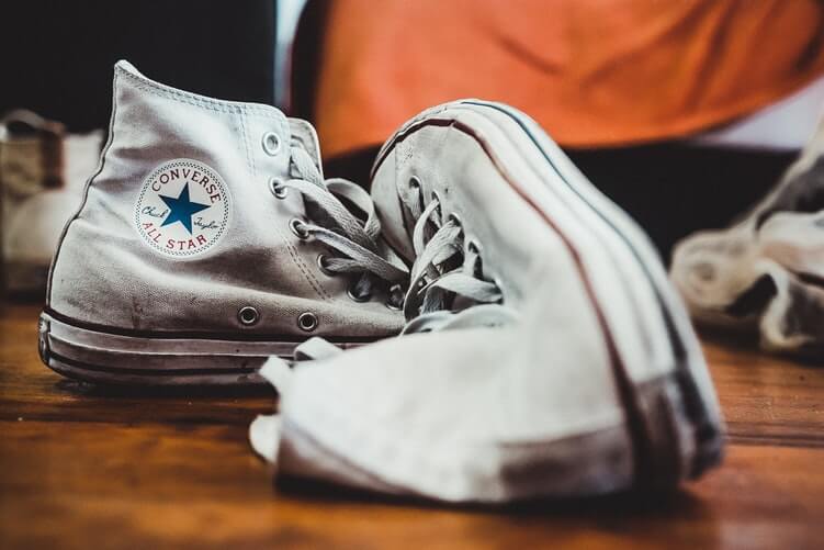 cara membersihkan sepatu putih