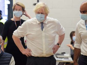 Dalam demokrasi yang tidak membebek, PM Inggris Boris Johnson menghadapi perlawanan dari partai pendukungnya di Parlemen