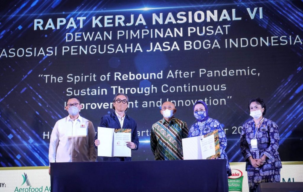 Menteri Koperasi dan UKM Teten Masduki saat membuka Rapat Kerja Nasional ke-6 DPP APJI, Jakarta, Selasa (21/12/2021). 