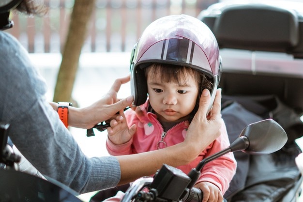 tips membawa bayi naik motor
