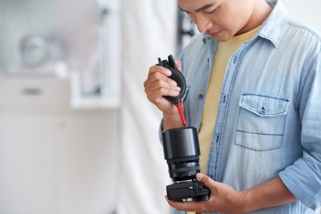 cara membersihkan kamera