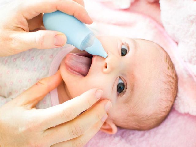 cara membersihkan hidung bayi