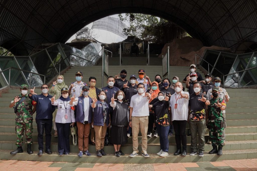 Menparekraf mengajak seluruh pihak-pihak terkait untuk bersama-sama berinovasi dan menghadirkan terobosan ekonomi rakyat yang tepat sasaran, tepat manfaat, dan tepat waktu sehingga bisa membangkitkan ekonomi nasional dan membuka lapangan kerja.