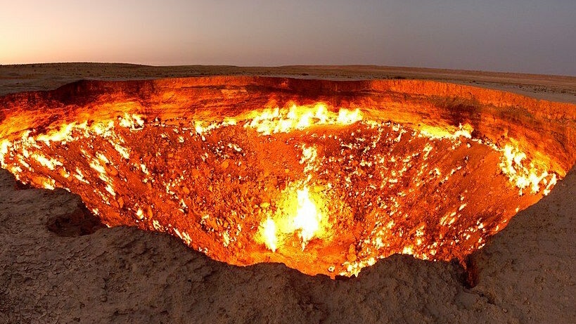 Kawah "Gerbang Ke Neraka" merupakan salah satu tempat wisata paling populer di Turkmenistan 