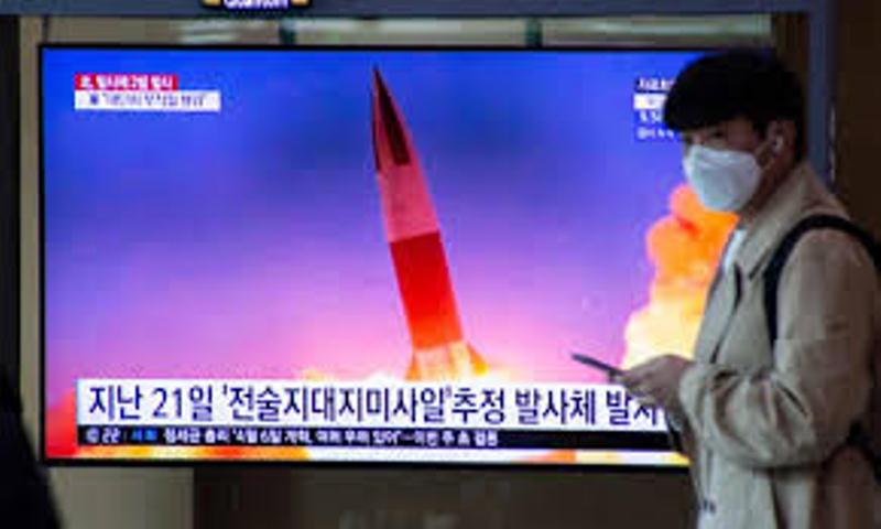 Korea Utara kembali menembakkan dua rudal balistik dalam uji coba peningkatan kemampuan persenjataan negara tersebut