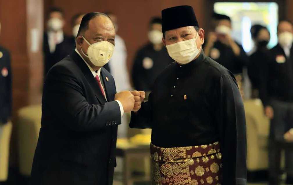 Ketua Umum KONI Pusat Marciano Norman melantik Prabowo Subianto sebagai Ketua Umum PB IPSI
