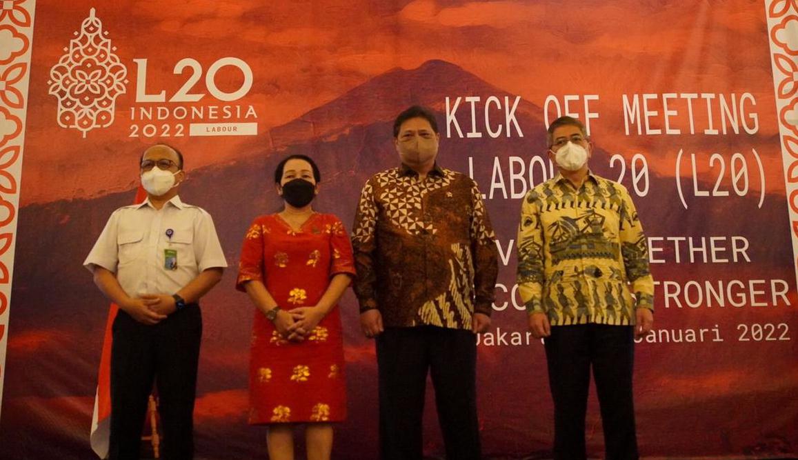 Menko Airlangga Hartarto membuka Kick-Off Meeting Labour20 di Jakarta, Senin (31/1/2022).