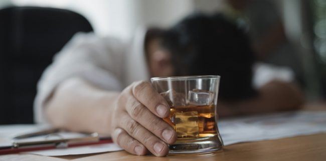 cara mengatasi kecanduan alkohol