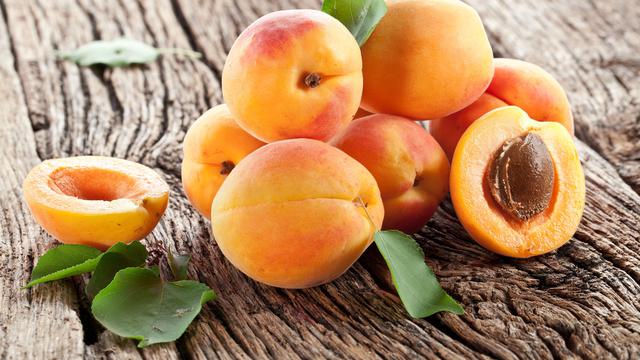 buah yang baik untuk mata