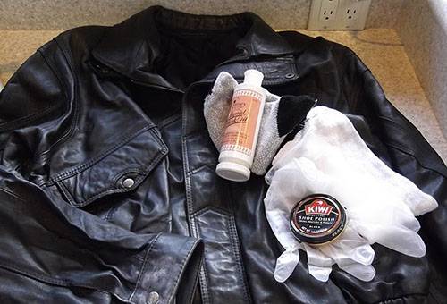 cara menghilangkan bau pada jaket kulit 