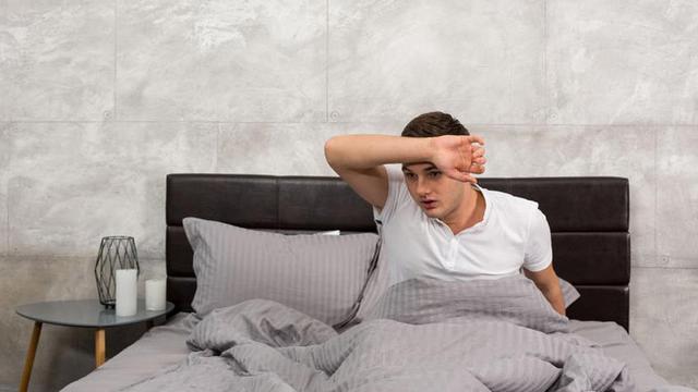 penyebab berkeringat saat tidur