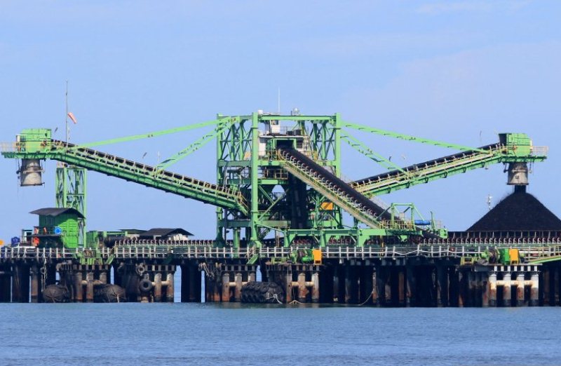 Terhitung sejak 1 Februari 2022, pemerintah memutuskan untuk membuka kembali ekspor batu bara