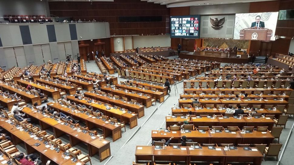 Rapat Paripurna DPR RI menyetujui tujuh calon anggota Komisi Pemilihan Umum (KPU) dan lima calon anggota Badan Pengawas Pemilu (Bawaslu) masa jabatan tahun 2022-2027. 