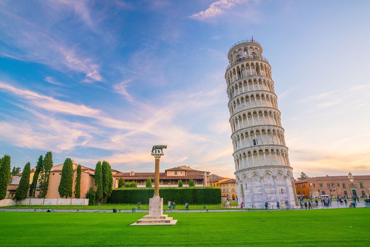 fakta menara pisa