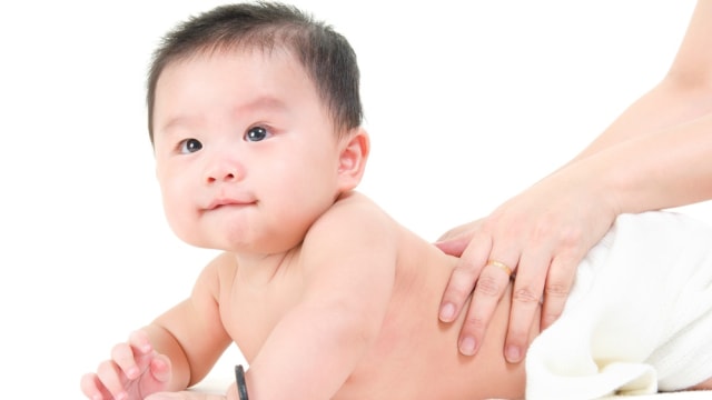 manfaat pijat bayi