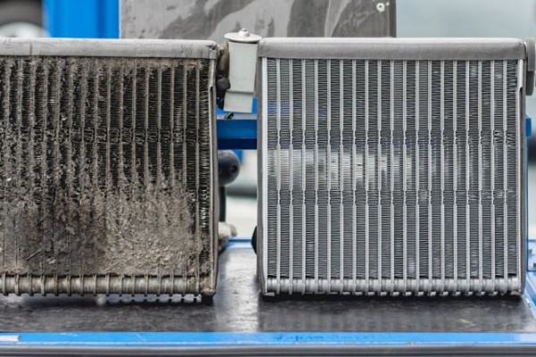 penyebab ac mobil bau