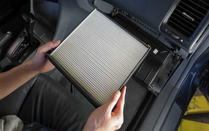 penyebab ac mobil bau