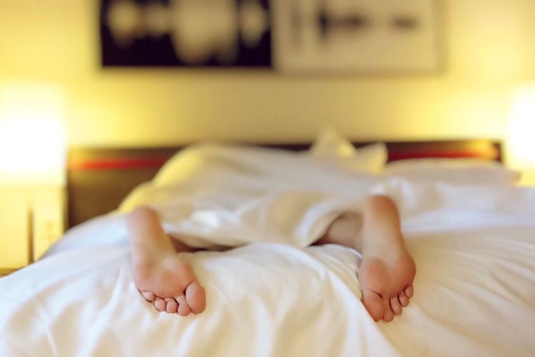 manfaat tidur telanjang