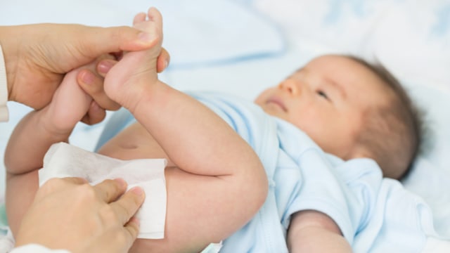 bahaya tisu basah pada bayi