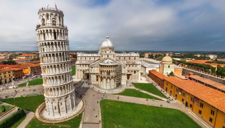 fakta menara pisa