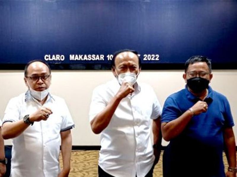 Muhiddin M Said (tengah) saat melakukan konfrensi pers terkait pelaksanaan Rakornas Golkar