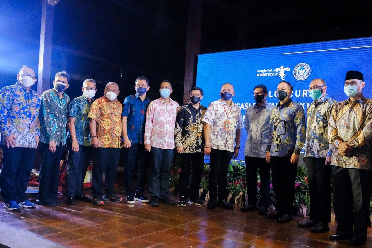 Menparekraf Sandiaga Uno mendorong investor-investor agar berinvestasi dalam upaya mengembangkan sektor pariwisata dan ekonomi kreatif di Jawa Tengah dan Daerah Istimewa Yogyakarta