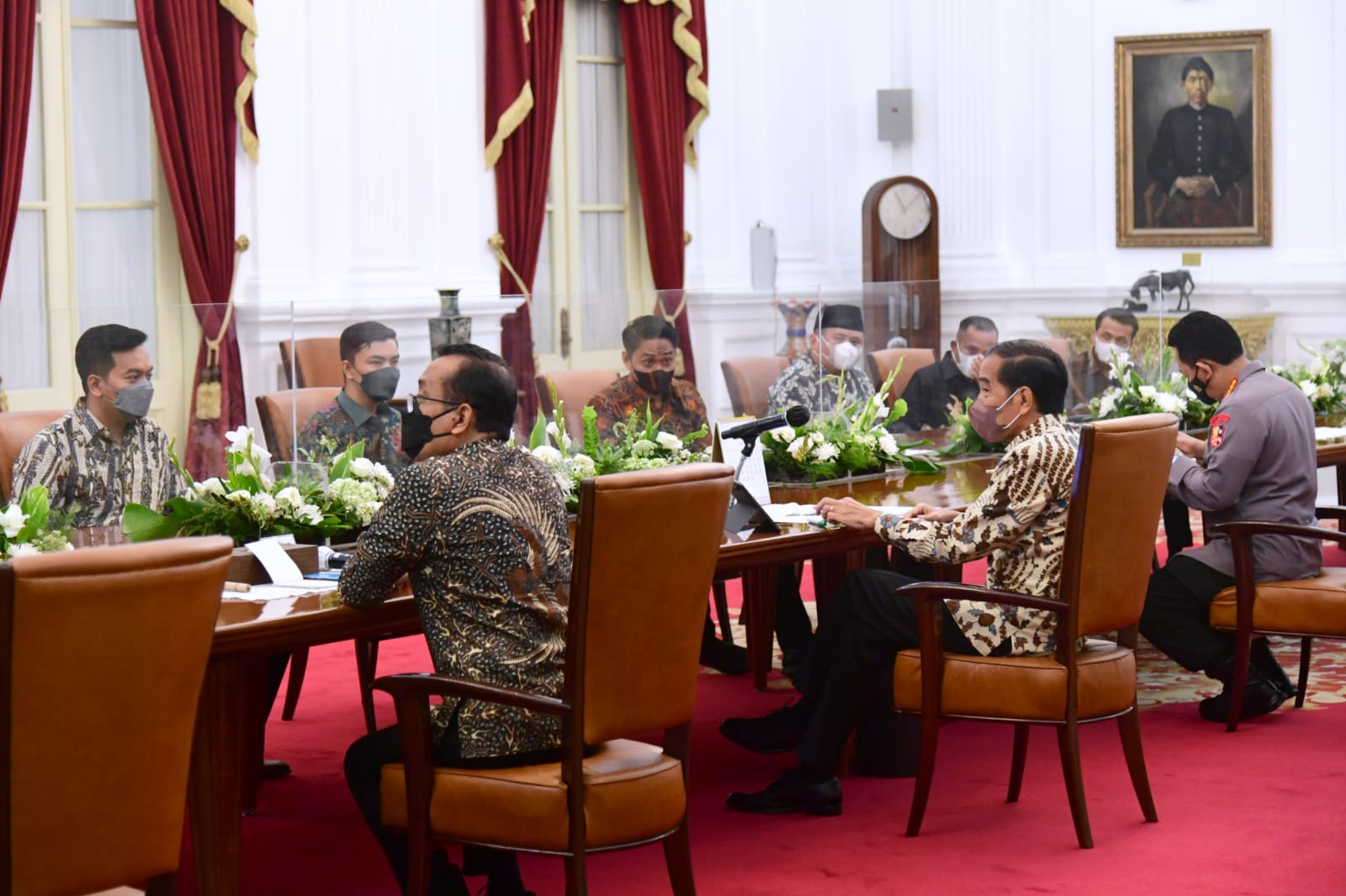 Presiden Jokowi beraudiensi dengan 12 organisasi mahasiswa yang tergabung dalam Kelompok Cipayung Plus, di Istana Merdeka, Jakarta, Rabu (23/3/2022). 