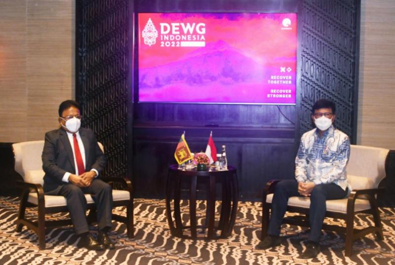 Menteri Komunikasi dan Informatika Johnny G Plate membahas infodemi dengan Menteri Media Massa Sri Lanka Dullas Alahapperuma di Hotel Apurva Kempinski Nusa Dua, Bali