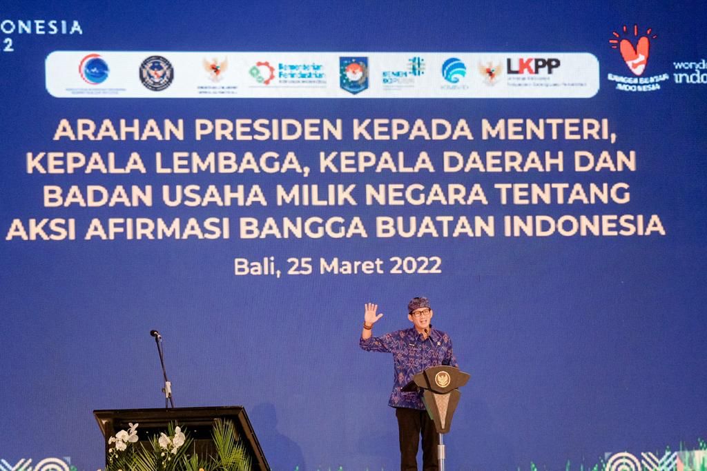 Menparekraf Sandiaga Uno memberikan sambutan dalam kegiatan Aksi Afirmasi Bangga Buatan Indonesia di Grand Hyatt, Nusa Dua, Bali, Jumat (25/3/2022)