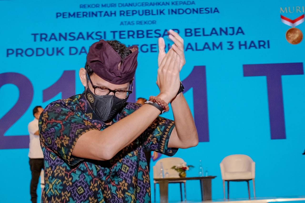 Menparekraf RI , Sandiaga Salahuddin Uno mengajak masyarakat untuk bersama-sama dengan pemerintah menyusun tatanan ekonomi baru pascapandemi.