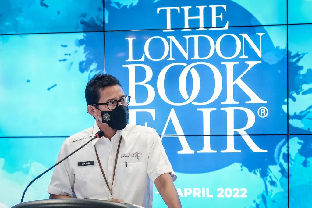 Menparekraf Sandiaga Uno, Pemerintah ingin hadir, mendorong industri penerbitan karena multiplier effect-nya luar biasa menghadirkan lapangan kerja, generasi muda yang gemar membaca dan juga peningkatan SDM