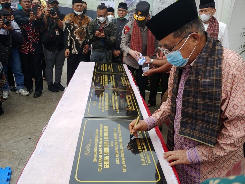 Jusuf Kalla meresmikan Masjid Tablighiyah Garegeh di Bukittingi, Sumatera Barat. (Ist).