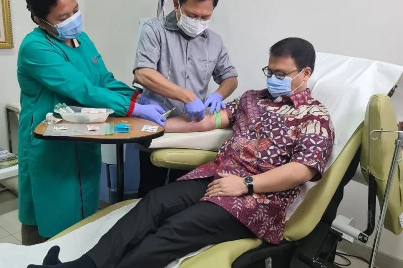 Wakil Ketua MPR RI Ahmad Basarah Disuntik vaksin Nusantara oleh dr Terawan. (Ist).