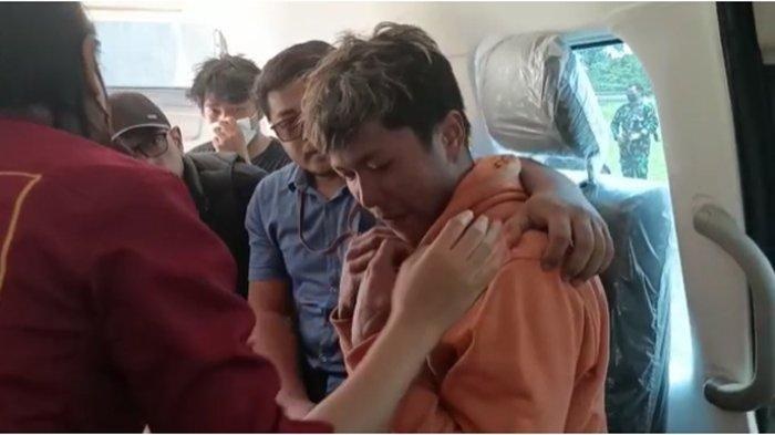 Nelson Sarira ketika dievakuasi ke Timika untuk pemulihan trauma yang dialaminya. (Ist).