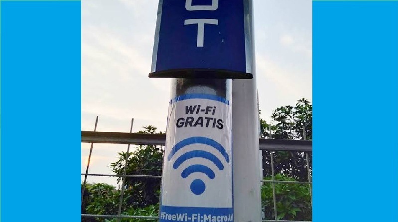 Layanan Free WiFi MacroAd sebenarnya telah hadir sejak 2018 di berbagai lokasi publik seperti stasiun Commuter Line Jabodetabek, pasar tradisional, dan stasiun Kereta Api jarak jauh