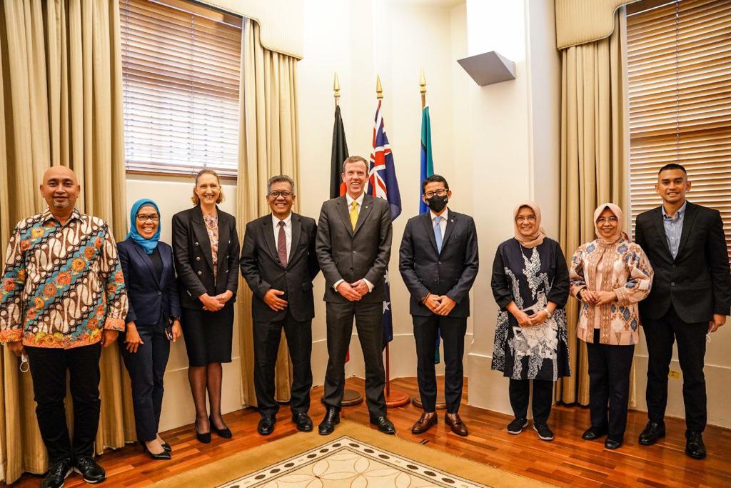 Menparekraf Sandiaga Uno bertemu Menteri Perdagangan, Pariwisata, dan Investasi Australia, The Hon Dan Tehan di Melbourne, Australia, Rabu (6/4/2022).