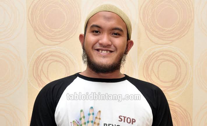 Kalau dulu di berjoget di layar kaca mengenakan pakaian prajurit Romawi, kini Caesar berjoget dengan pakaian seadanya.