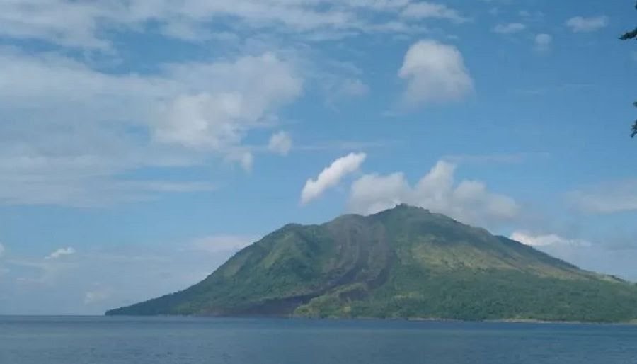 PVMBG Kementerian ESDM mengingatkan masyarakat tidak mendekati area Gunung Ruang, Kabupaten Kepulauan Sitaro, Sulut, setelah statusnya dinaikkan menjadi waspada.